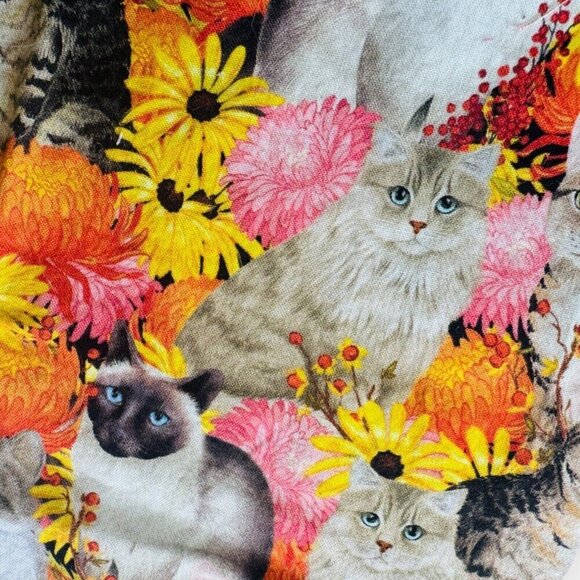 Lot of Cat Fabric 3 Fat Quarters and Fabric Remnants Siamese Cats Kittens Floral - Picture 3 of 4